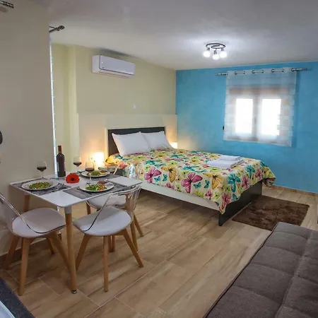 Rent House Karavi 3* Nea Iraklitsa
