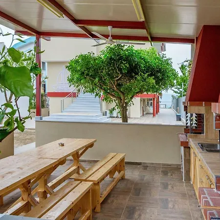 Guest house Rent House Karavi