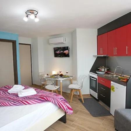 Gasthuis Rent House Karavi