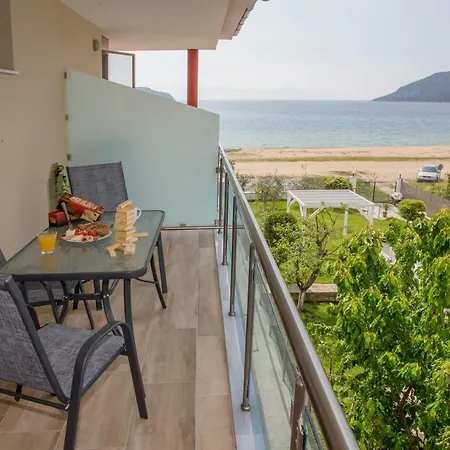 Rent House Karavi 3* Nea Iraklitsa