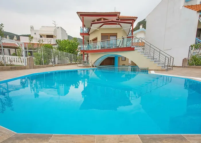 Rent House Karavi 招待所 3*
