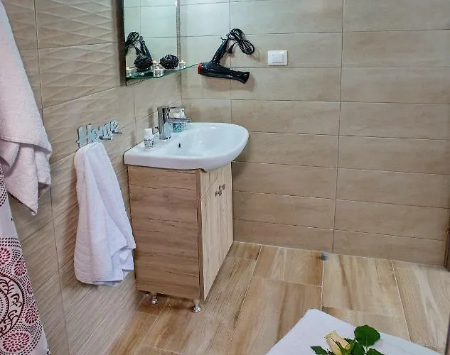 Rent House Karavi