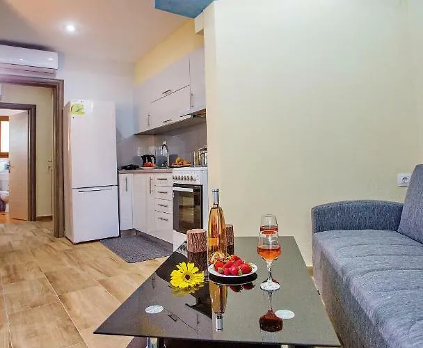 Rent House Karavi 3* Nea Iraklitsa
