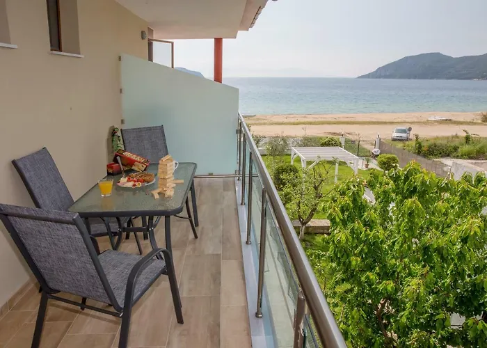Rent House Karavi 3* Nea Iraklitsa